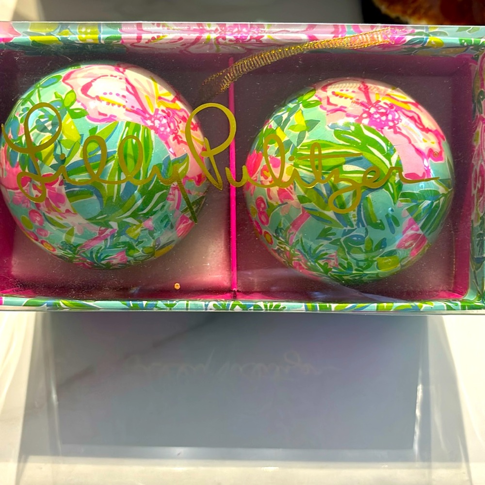 NWB Lilly Pulitzer ornaments with flowers on them! Sale on multiple sets!